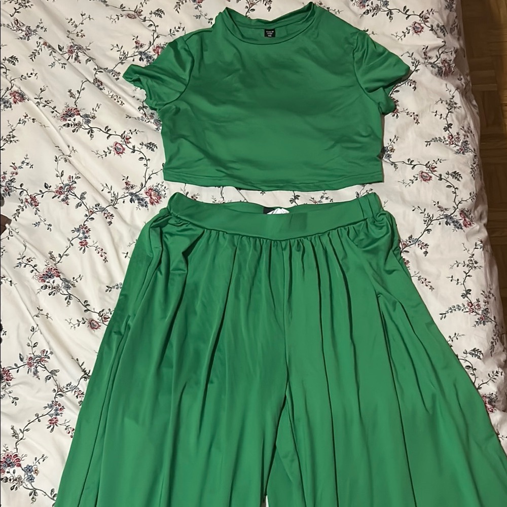 SHEIN Green Wide Leg Jumpsuit with Flowing Fabric